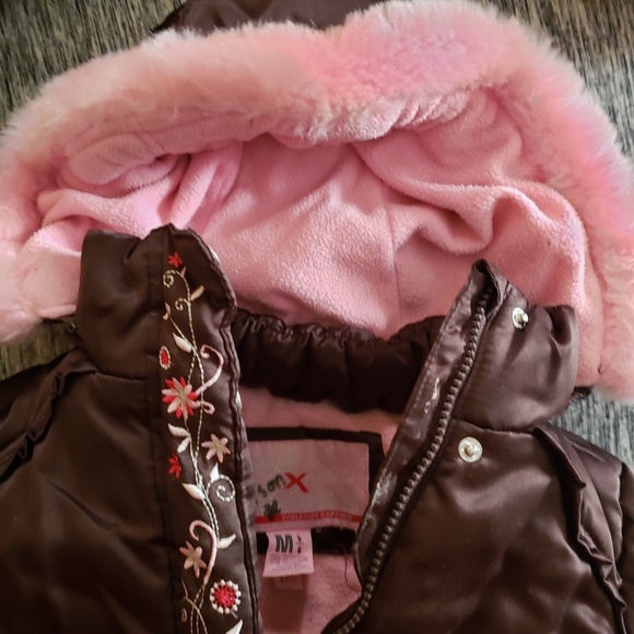 Girl's winter coat - Picture 3 of 6